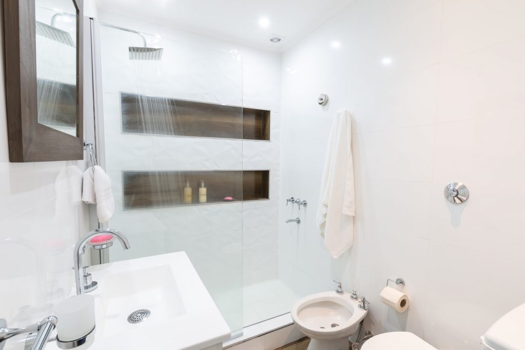 Framed Shower Enclosures VS. Frameless: Which Is Better?