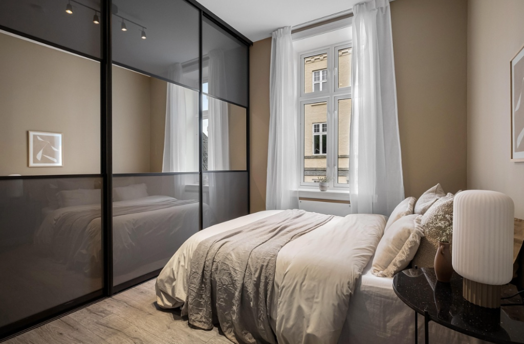 mirror sliding door